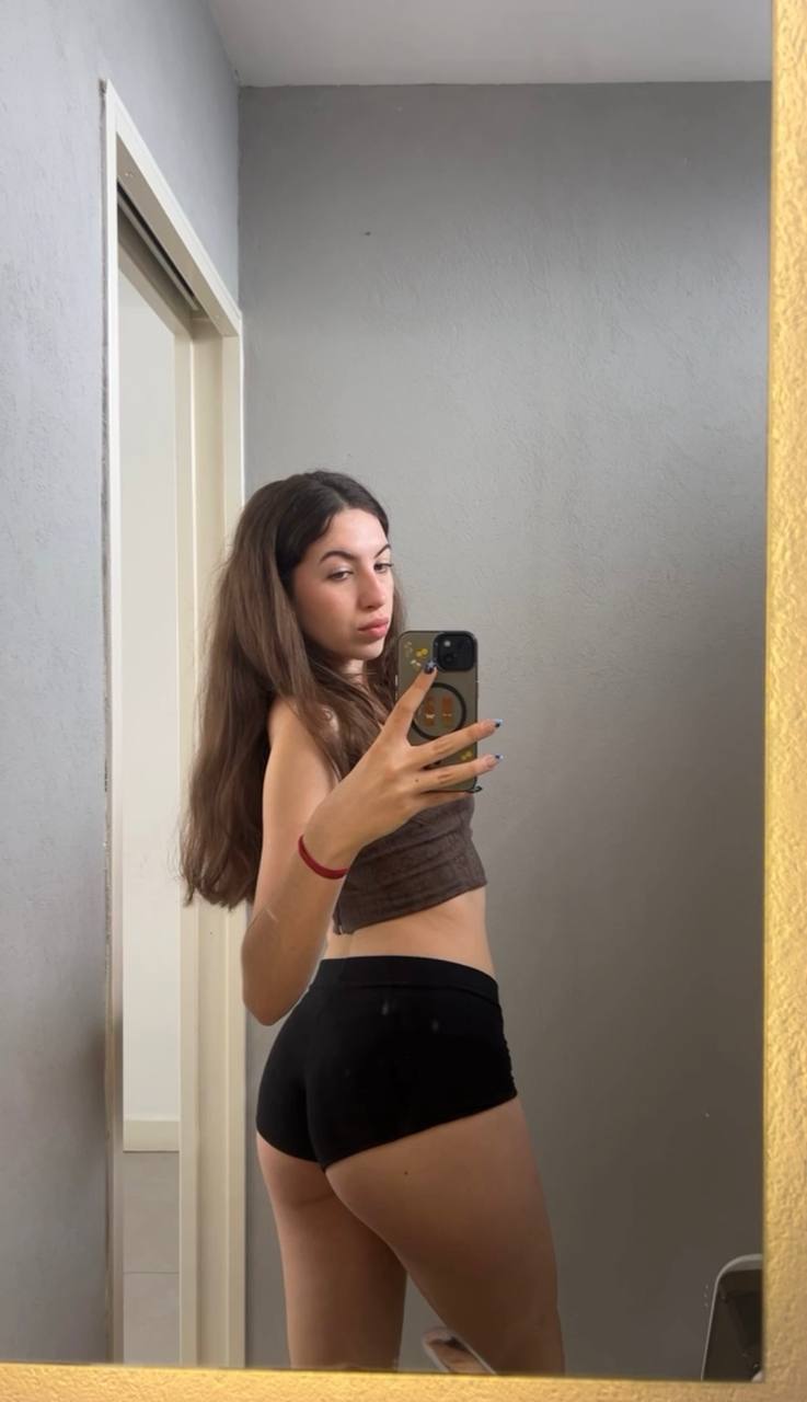 Amber in her underwear in Chenzhou