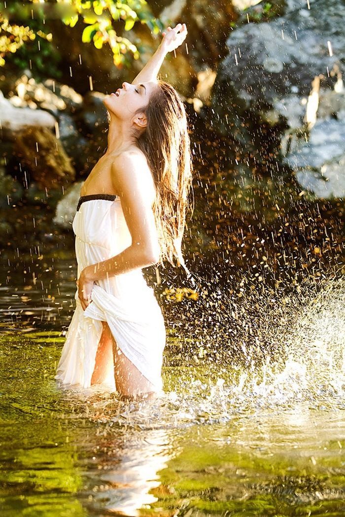 Marie Avgeropoulos in Chenzhou