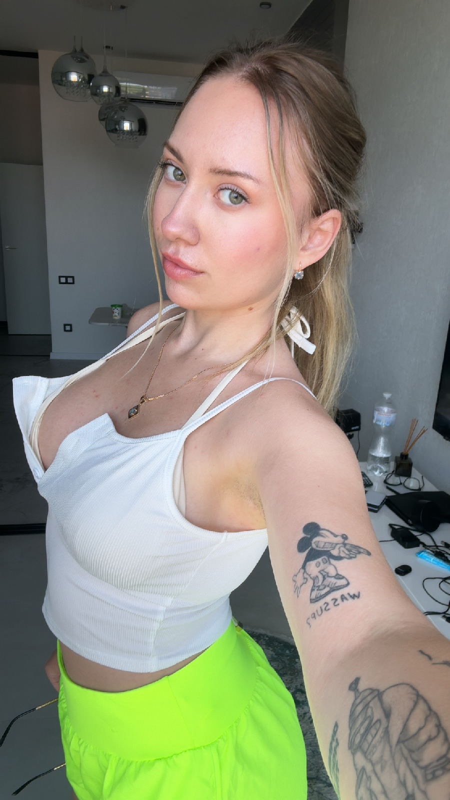 KateV in her underwear in Chenzhou