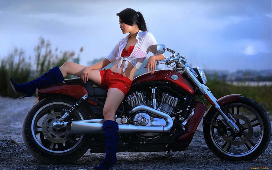 Beautiful girls and motorcycles in Chenzhou