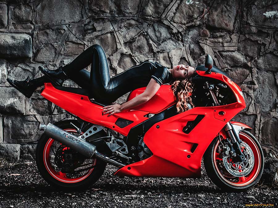 Beautiful girl Beautiful girls and motorcycles in Chenzhou