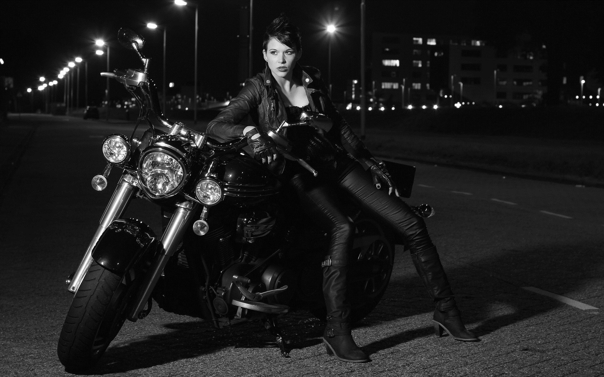 Photo Beautiful girls and motorcycles in Chenzhou