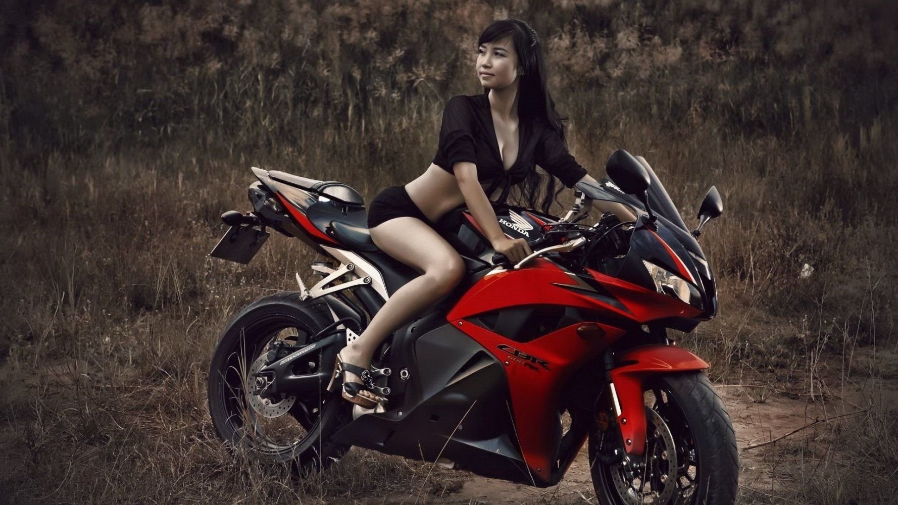 Fitness girls and bikes in Chenzhou