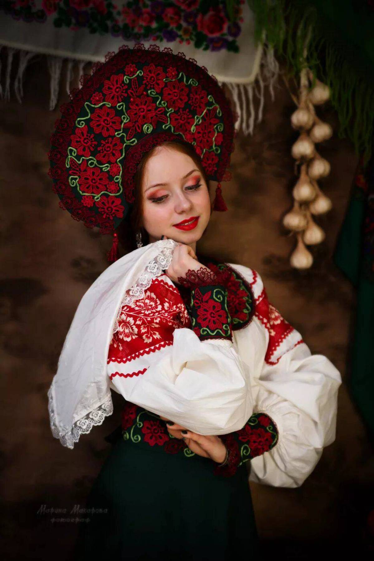 Women in Slavic costumes underwear in Chenzhou